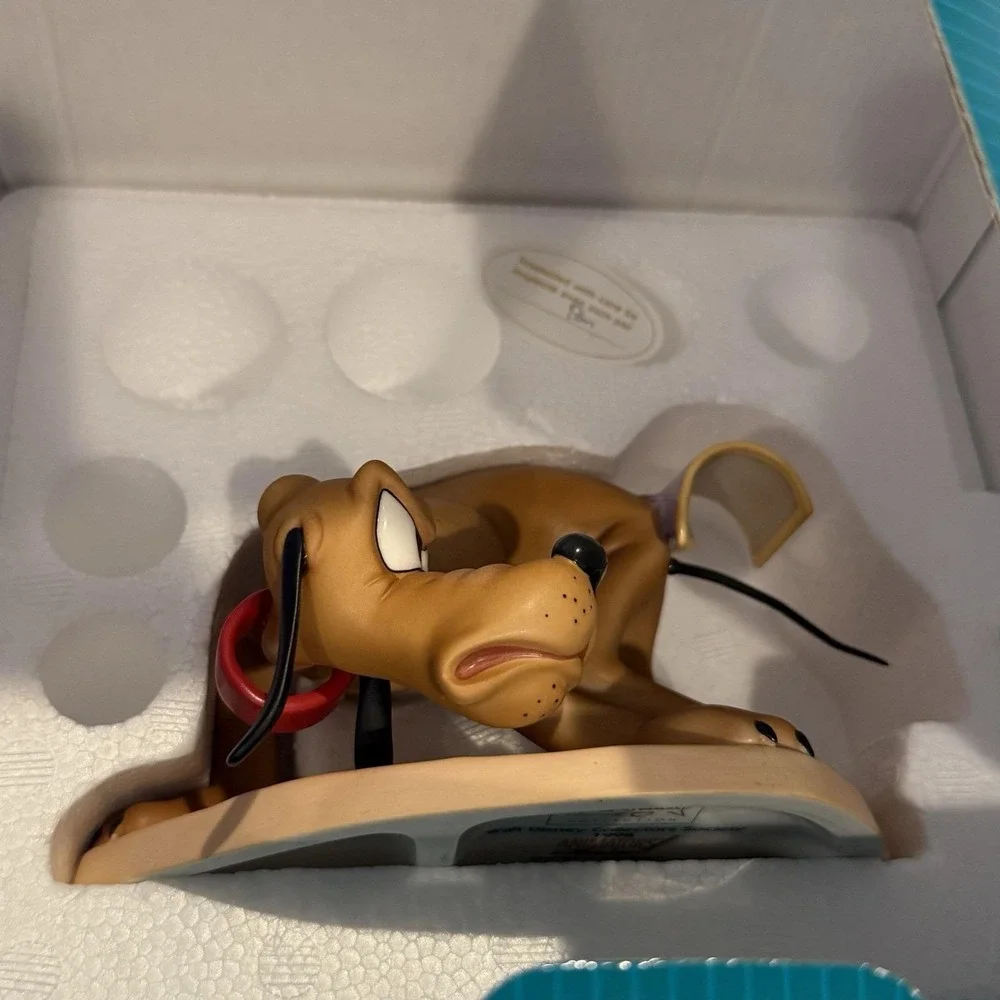 WDCC Sticky Situation Pluto Beach‎ Picnic Figurine W/ COA & Box *MINT*